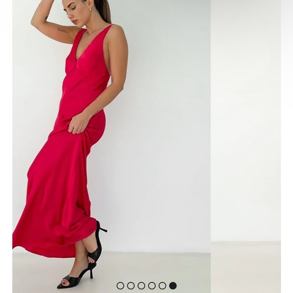 Fuchsia size medium never worn dress! Found another option. - Picture 2 of 4